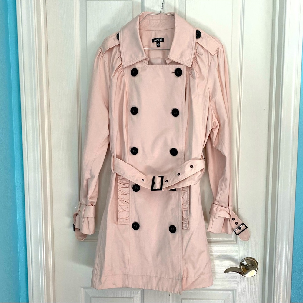 Light pink NWOT trench coat 🧥